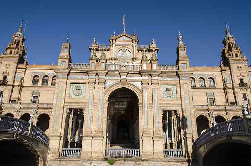 Sevilla 042 - parque de María Luisa - plaza de España.jpg